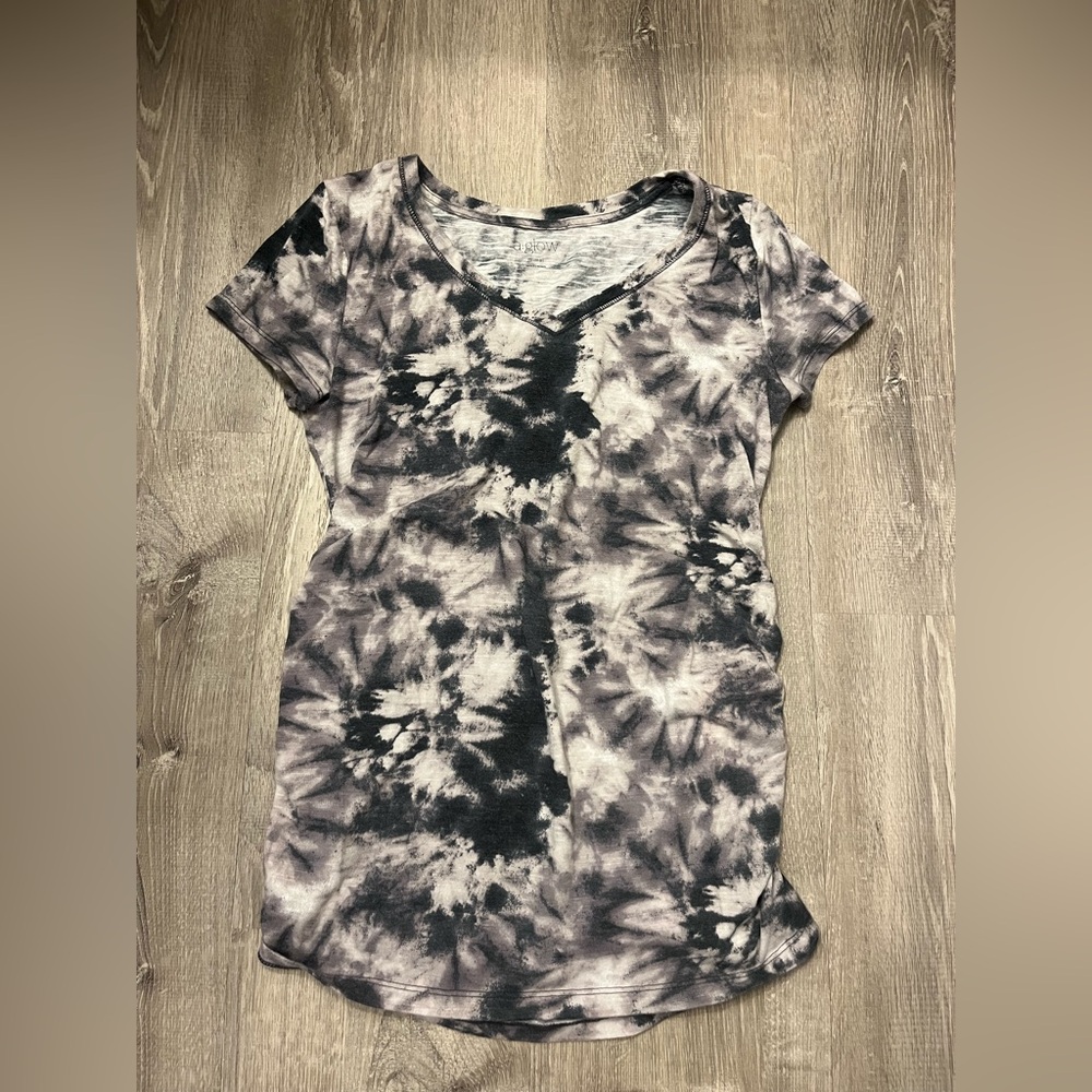 Women's A:glow Black And Gray Tie Dye V-Neck Maternity Top- Size Medium- Used